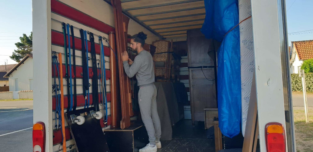 Rangement du camion de déménagement